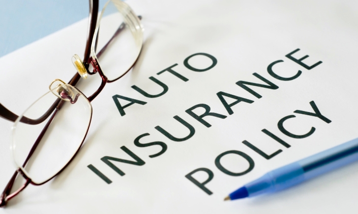 自動車保険の契約内容を変更して保険料を安くする