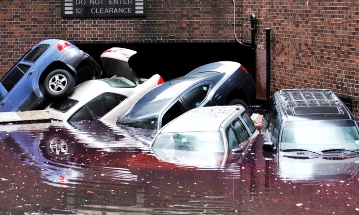 台風・豪雨・洪水で車が水没したら車両保険で補償されるのか