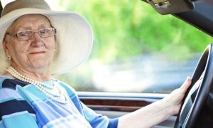 60代・70代の自動車保険の選び方・保険料相場