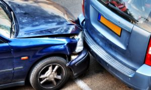 当て逃げ事故で車両保険を使うと等級がダウンする