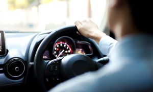 車で交差点を右折するときのコツ・タイミング・苦手