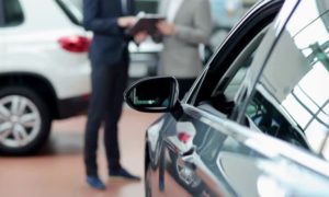 中古車を買うときの購入先を考える