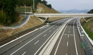 高速道路でやってはいけない交通違反【反則金・罰金】