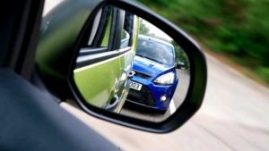 車間距離を詰めると違反？罰金や点数は？