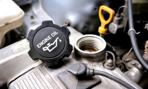 車に合ったエンジンオイルの選び方【安い・高い】