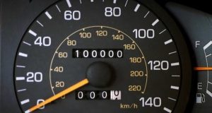 車の査定額は走行距離で左右される【買取・下取り・売却】