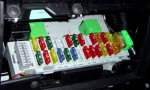 車のヒューズが切れたり飛んだした時の対処・交換方法【故障・修理】