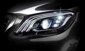 信号待ちでヘッドライトを消す必要はあるの？