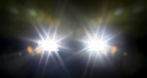 車のライトはハイビームが基本でロービームはすれ違い【義務化・まぶしい】