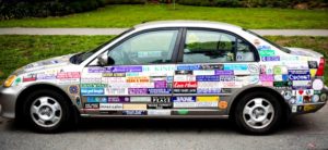 車のボディやガラスに貼られたステッカー・シールを剥がす方法