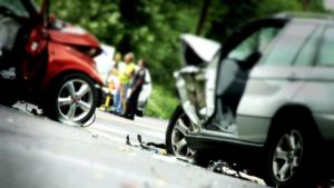 仕事中や通勤途中の交通事故で労災保険を使うには