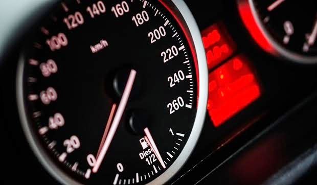 市販車が法定速度以上のスピードを出せる理由【制限速度違反】