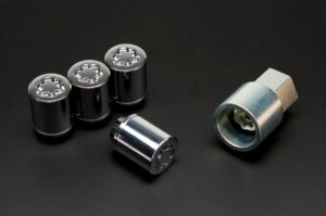 車のホイールナットのサイズ・種類・選び方【マックガード】