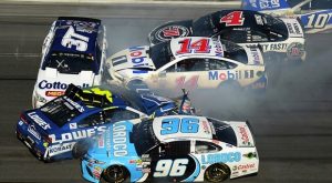 サーキット走行やレース・ラリーで起こした事故は自動車保険が使えない