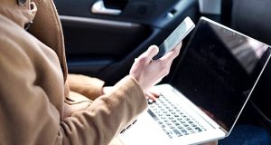 車内で家電製品が使えるDC/ACインバーター