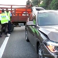 高速道路で事故を起こして追い越し車線に停車したときはどうする