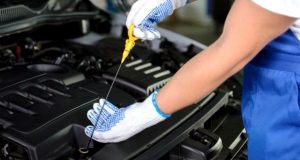 エンジンオイル量の測り方・見方・目安